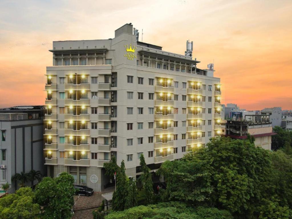Hotel Golden Sky Pluit Jakarta Exterior foto