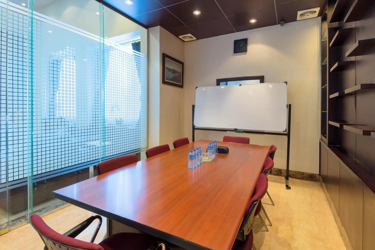 Hotel Golden Sky Pluit Jakarta Exterior foto